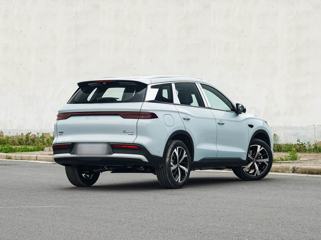 BYD Song Pro DM-i — корма три четверти справа